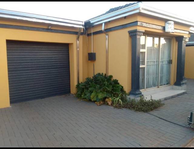 3 BEDROOM HOUSE FOR SALE IN PROTEA GLEN